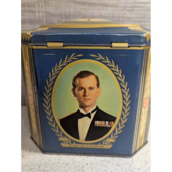 Royalty Lot - Queen's Family - Picture 8 of 10